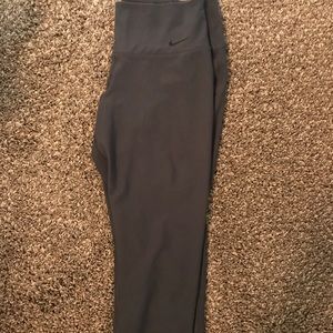 Nike crops dry fit